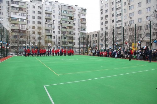 В Железнодорожном районе открыли новую спортивную площадку