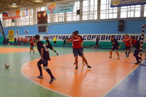 Фаворит Рождественского турнира оступился в стартовой игре
