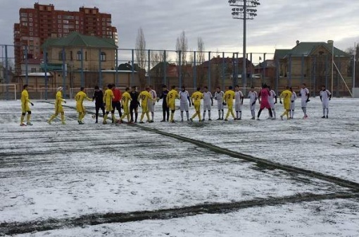 Новошахтинская «Надежда» уступила в снежной Астрахани