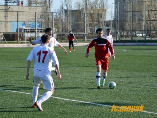 ФК "Маяк" проэкзаменовал чемпиона области