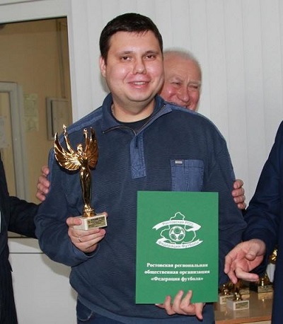 Сегодня свой 39-й день рождения отмечает сотрудник областной федерации футбола, главный судья областных первенств для мальчиков и юношей, инспектор Константин Семенцов