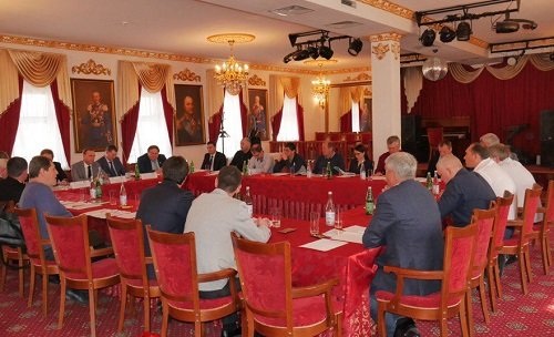  Председатель Ростовской региональной общественной организации «Федерация футбола» Николай Сардак принял участие в работе совещания клубов ПФЛ