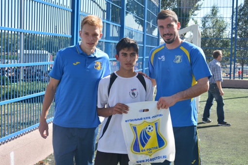 Футболисты «Ростова»  встретились с болельщиками