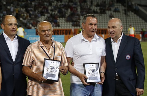 Памятными адресами награждены представители донского футбола