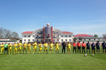 Товарищеский футбольный матч провели команды Ростовской области и Республики Крым