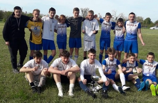 В Азовском районе в канун Дня Победы в футбол сыграли юные футболисты