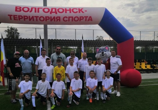 В Волгодонске прошло открытие регионального финала детского турнира «Кожаный мяч - школьная футбольная лига»