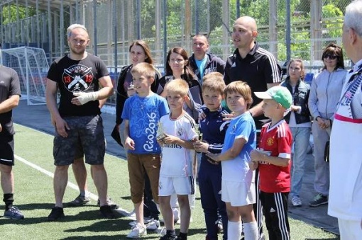 Когда родители играют в футбол!