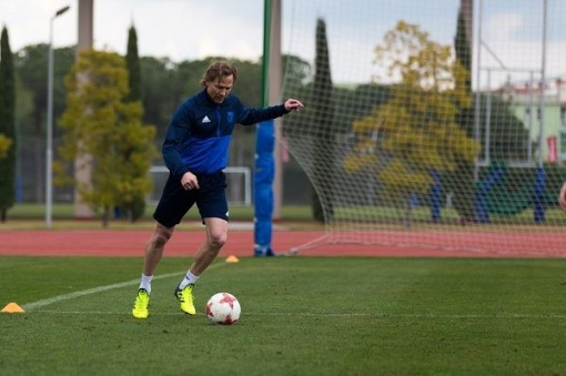 Семь мячей от именинника! 